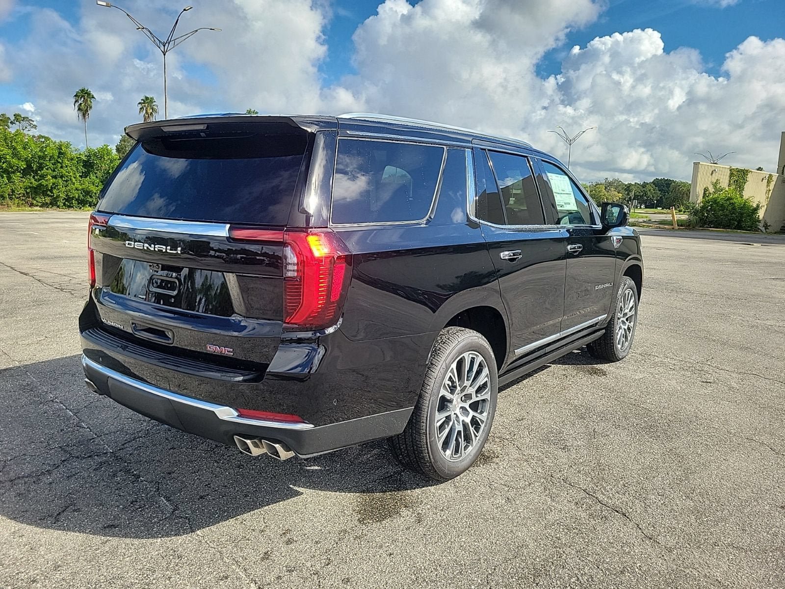 New 2026 GMC Yukon Denali w/ Denali Reserve Package AWD/4WD image 5