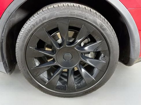 Used 2021 Tesla Model Y Long Range AWD/4WD image 31