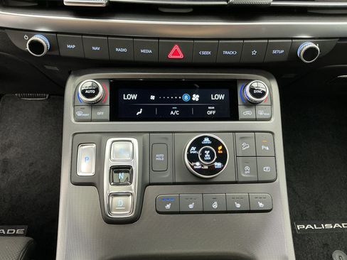 Used 2025 Hyundai Palisade Calligraphy image 16