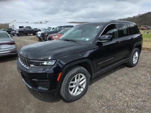 Certified 2023 Jeep Grand Cherokee Laredo AWD/4WD image 2