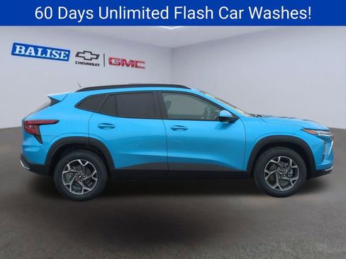 New 2026 Chevrolet Trax LT w/ Driver Confidence Package FWD image 2