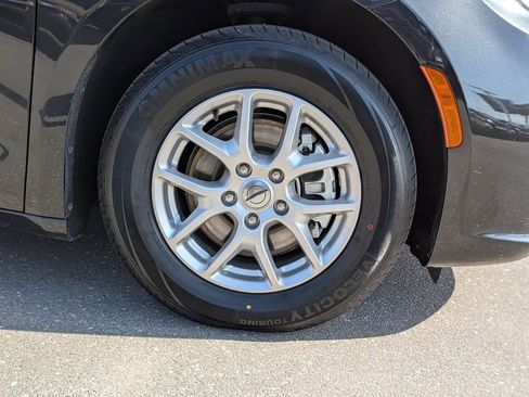 Used 2023 Chrysler Pacifica Touring-L FWD image 31