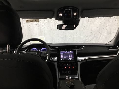 Used 2023 Jeep Grand Cherokee Laredo w/ Luxury Tech Group I AWD/4WD image 35