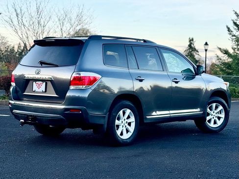 Used 2012 Toyota Highlander SE image 12