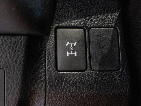 Used 2015 Toyota RAV4 LE AWD/4WD image 23