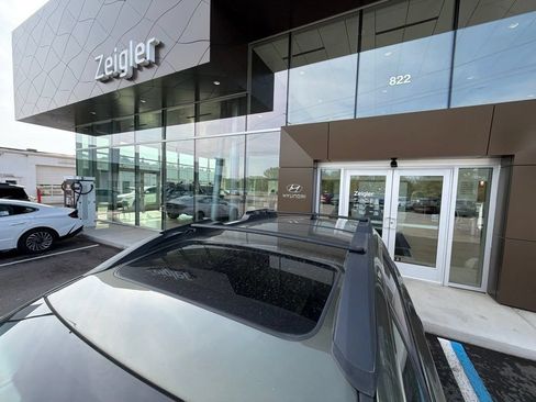 Used 2017 Subaru Outback 2.5i Limited AWD/4WD image 6