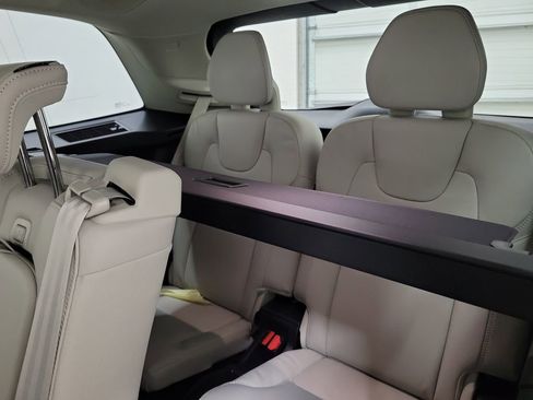 New 2026 Volvo XC90 T8 Ultra w/ Protection Package Premier AWD/4WD image 13