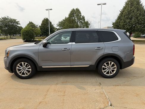 Used 2021 Kia Telluride LX AWD/4WD image 3