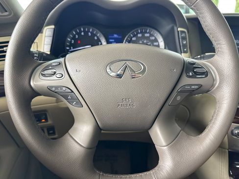 Used 2017 INFINITI Q70 3.7 w/ Technology Package AWD/4WD image 22