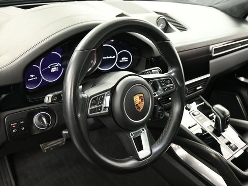 Certified 2022 Porsche Cayenne Turbo S AWD/4WD image 17