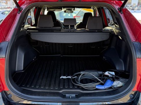 Used 2022 Toyota RAV4 SE w/ Weather & Moonroof Package image 5