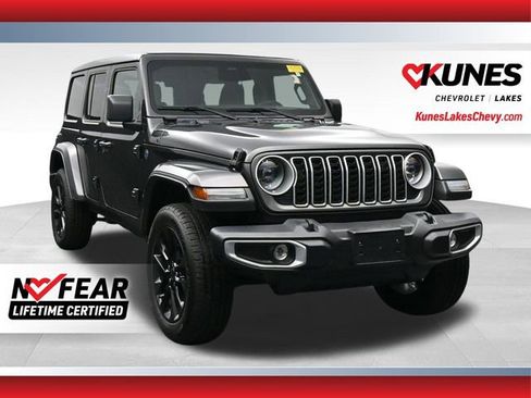 Used 2025 Jeep Wrangler Unlimited Sahara w/ Safety Group AWD/4WD image 1