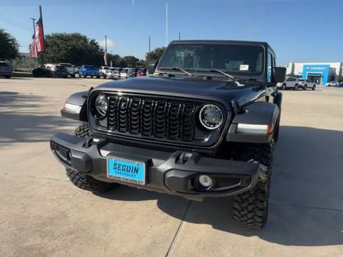 Used 2025 Jeep Wrangler Unlimited Sport AWD/4WD image 3