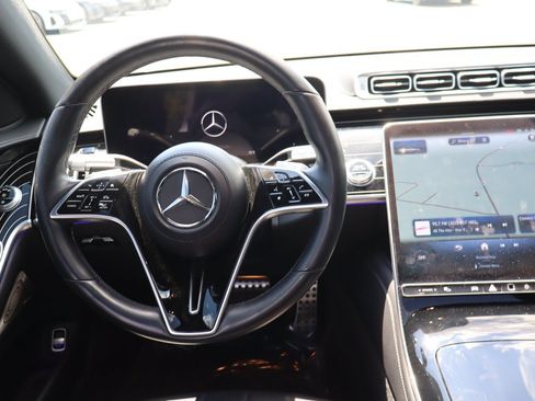 Used 2022 Mercedes-Benz S 500 4MATIC w/ AMG Line Package image 12
