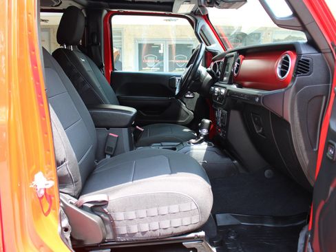 Used 2019 Jeep Wrangler Unlimited Rubicon AWD/4WD image 24