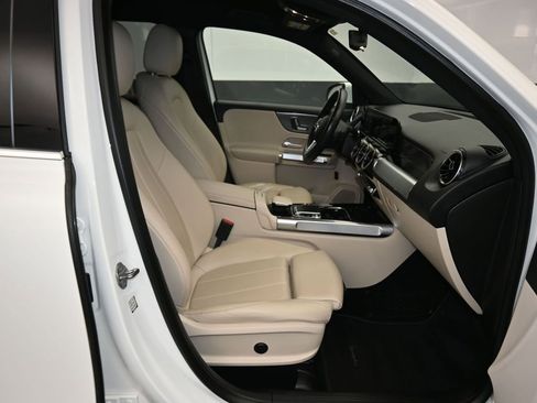 Used 2020 Mercedes-Benz GLB 250 image 44