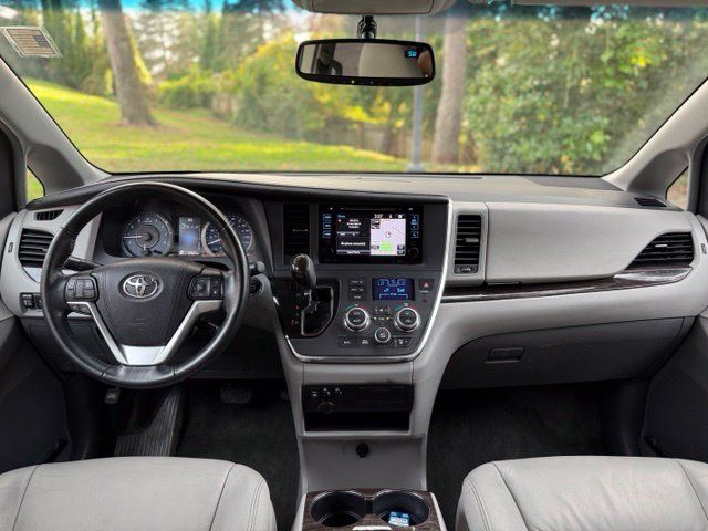 Used 2015 Toyota Sienna XLE w/ XLE Navigation Package FWD image 20