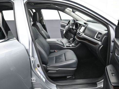Used 2015 Toyota Highlander XLE image 37