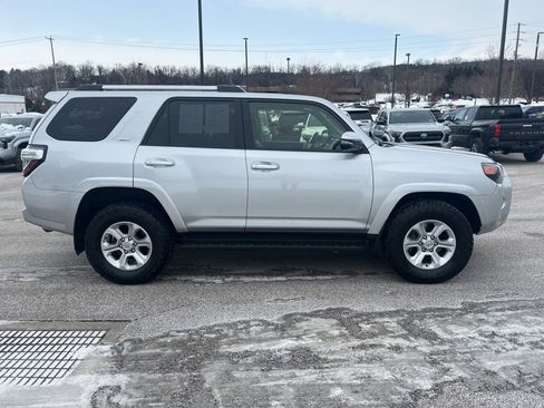 Used 2024 Toyota 4Runner SR5 Premium image 2