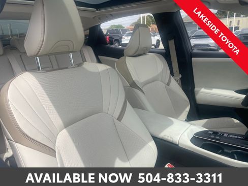 Used 2023 Toyota Crown Limited image 15