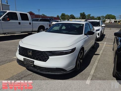 Used 2024 Honda Accord Sport image 3