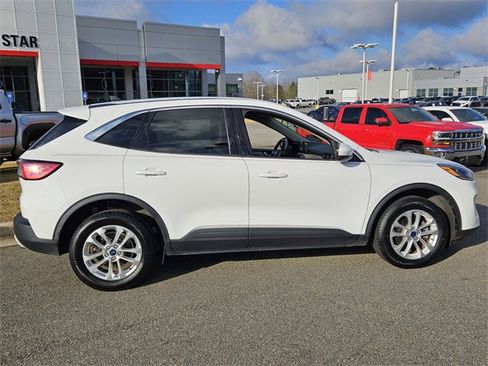 Used 2020 Ford Escape SE image 12