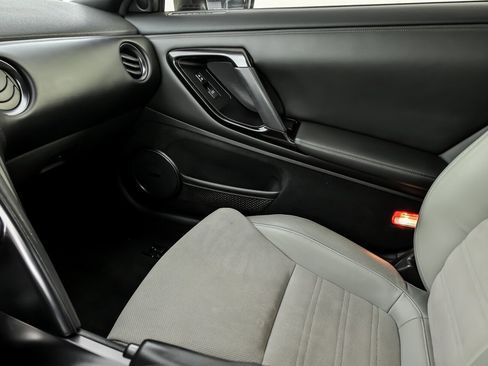 Used 2012 Nissan GT-R Premium image 36