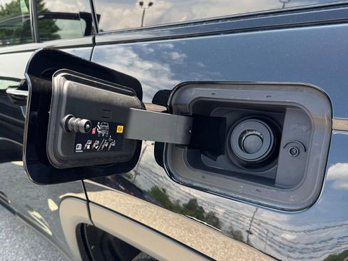 New 2025 Jeep Grand Cherokee 4WD image 9