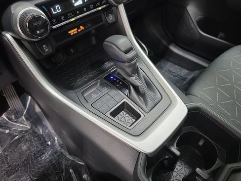 Used 2022 Toyota RAV4 XLE w/ Convenience Package AWD/4WD image 25