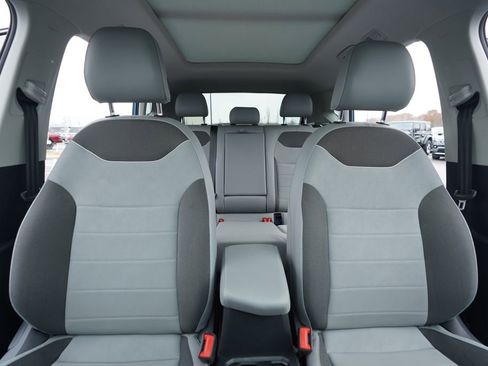 Used 2023 Volkswagen Taos SE w/ Panoramic Sunroof Package image 36