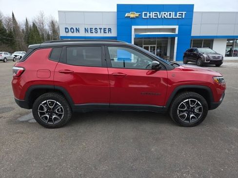 Used 2025 Jeep Compass Trailhawk image 24