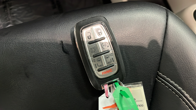 Used 2024 Chrysler Pacifica Limited FWD image 20
