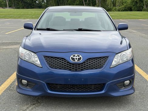Used 2010 Toyota Camry SE FWD image 3