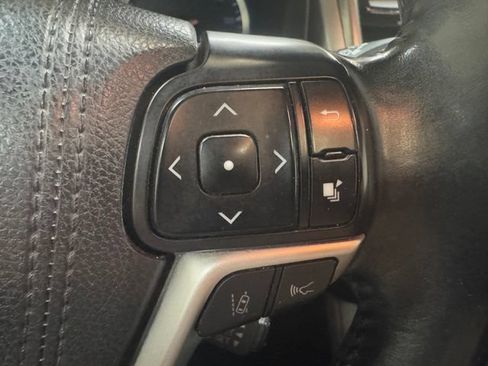 Used 2017 Toyota Highlander XLE AWD/4WD image 18