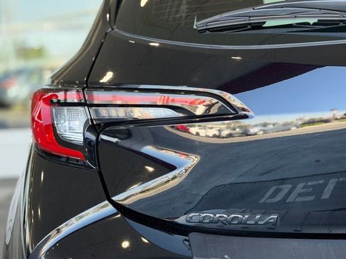 Certified 2025 Toyota Corolla Hatchback w/ SE Package FWD image 11