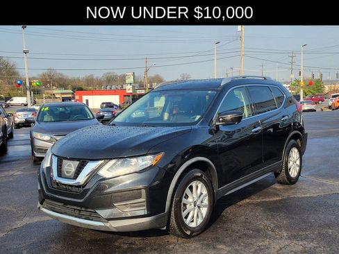 Used 2017 Nissan Rogue SV w/ SV Premium Package image 2