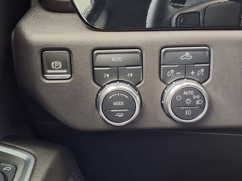 Used 2024 GMC Sierra 1500 Elevation AWD/4WD image 12