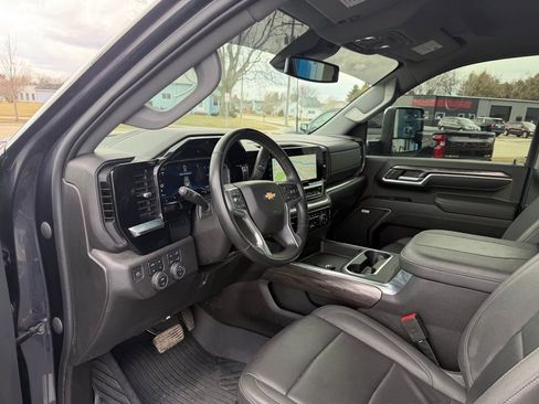 Used 2024 Chevrolet Silverado 2500 LTZ w/ LTZ Convenience Package image 8
