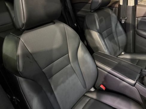 Used 2023 Nissan Rogue SV w/ SV Premium B Package FWD image 3