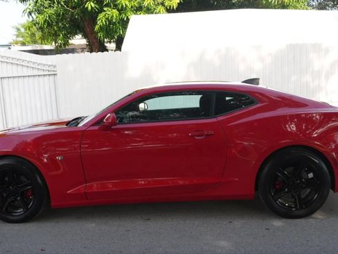 Used 2018 Chevrolet Camaro LT RWD image 3