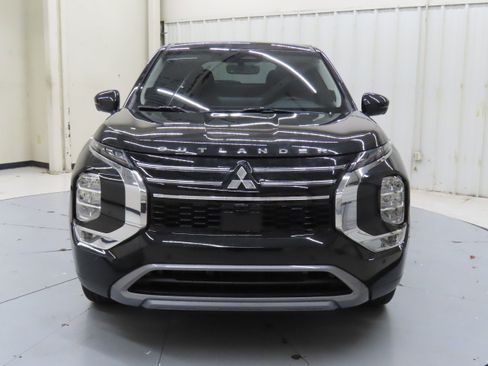 New 2025 Mitsubishi Outlander SE image 8