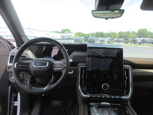 New 2026 GMC Yukon Denali Ultimate AWD/4WD image 16
