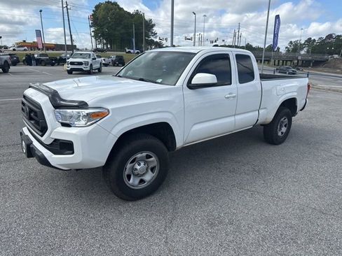 Used 2023 Toyota Tacoma SR w/ SR Convenience Package image 3