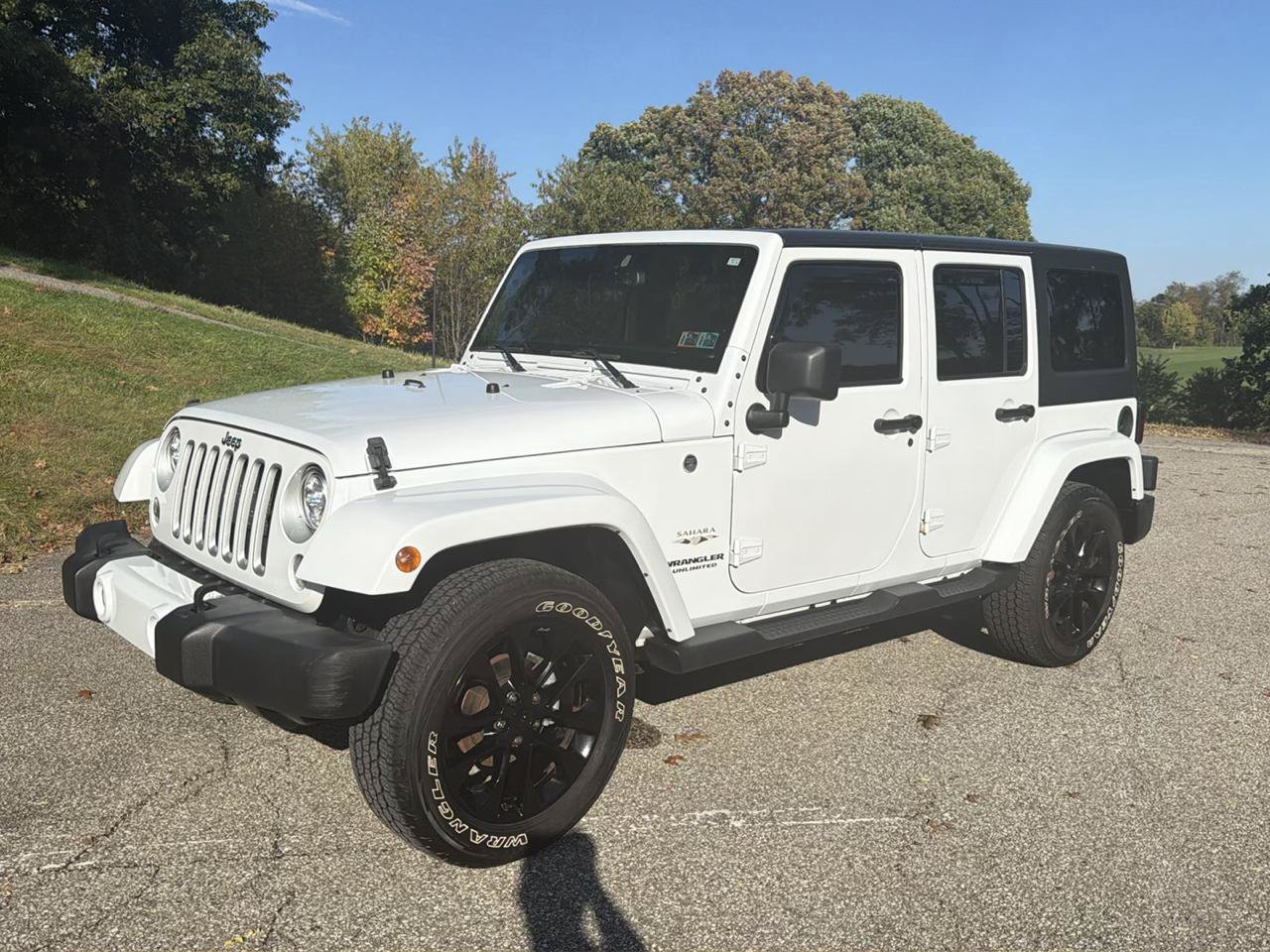 Used 2017 Jeep Wrangler Unlimited Sahara w/ Connectivity Group AWD/4WD image 1