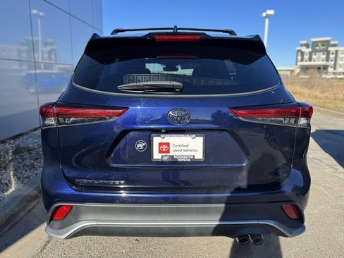 Certified 2022 Toyota Highlander XSE image 42