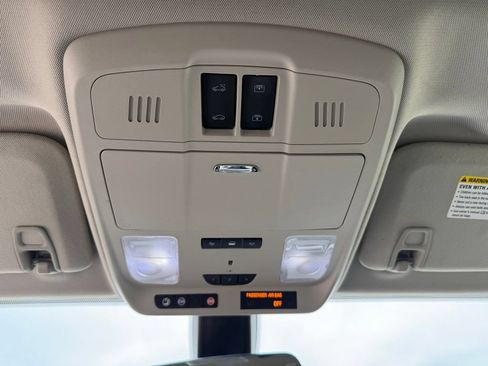 Used 2020 Buick Envision Essence FWD image 23