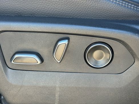 Used 2025 GMC Yukon Denali image 16