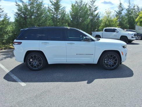 Used 2025 Jeep Grand Cherokee Summit AWD/4WD image 4