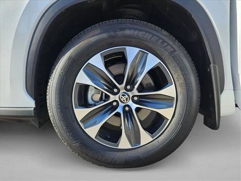 Used 2026 Toyota Highlander XLE AWD/4WD image 25