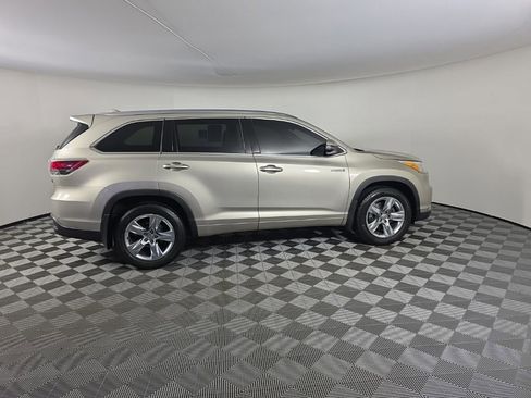 Used 2014 Toyota Highlander Limited Platinum AWD/4WD image 6